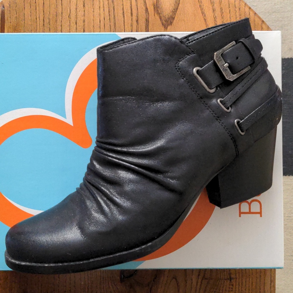 Baretraps size 10, women's boots